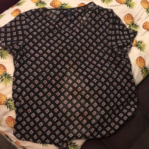 Sheer short sleeve and tulip open back Gap top - Picture 1 of 4